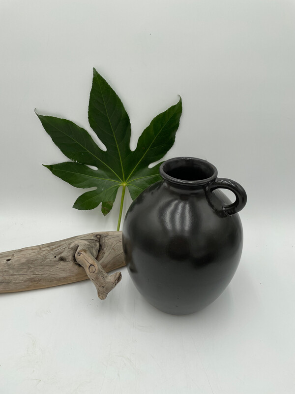 MATTE BLACK KETTLE PLANTER