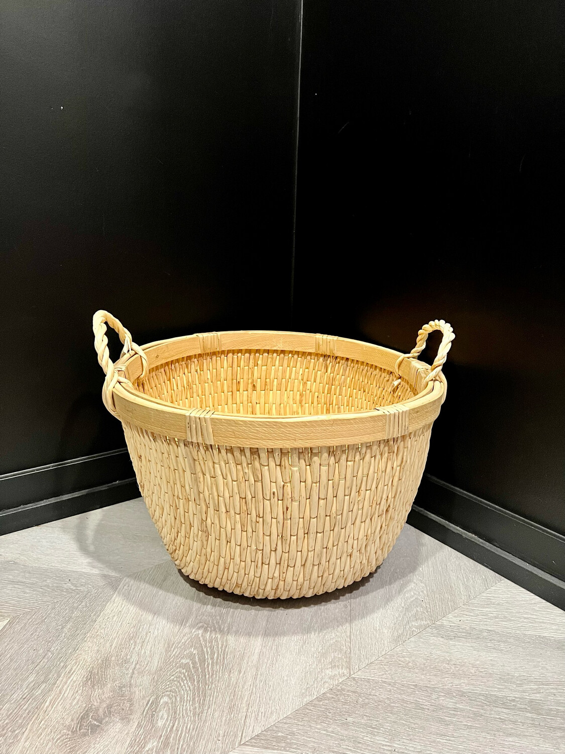 ROUND SEWN WILLOW BASKET 18"