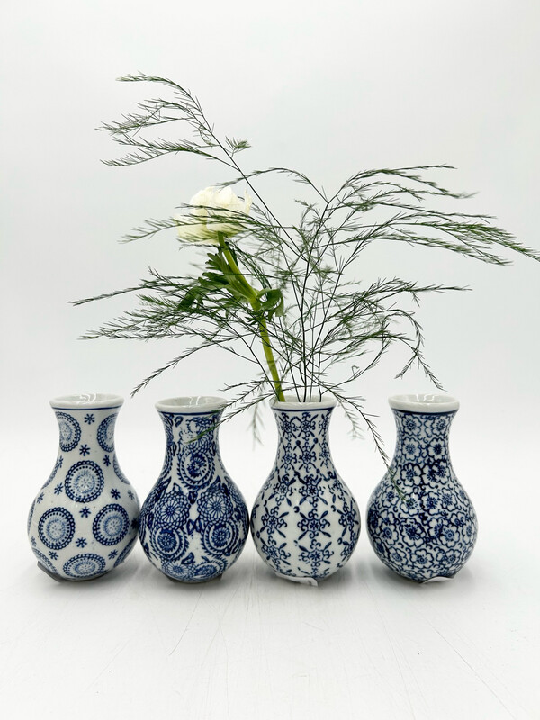 INDIGO BL/WHT SM BULB VASE 4.5"