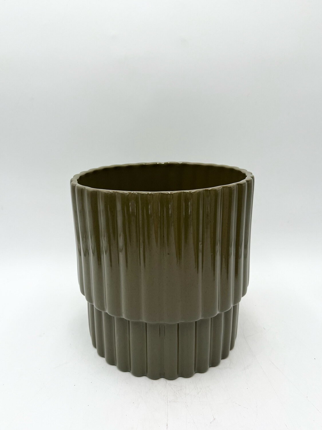 SAGE SCALLOPED PLANTER 8"