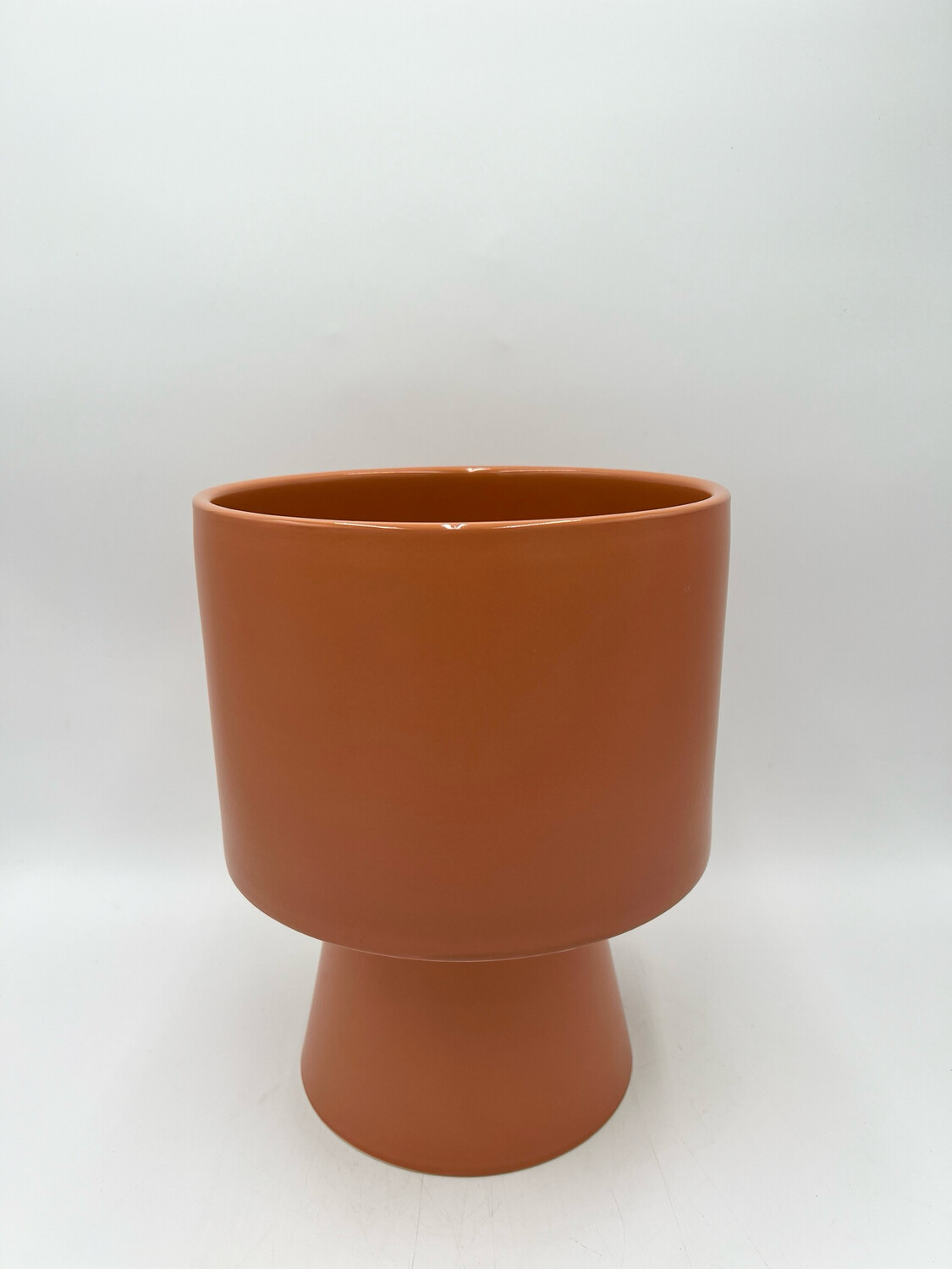 TERRACOTTA PEDESTAL PLANTER 9"