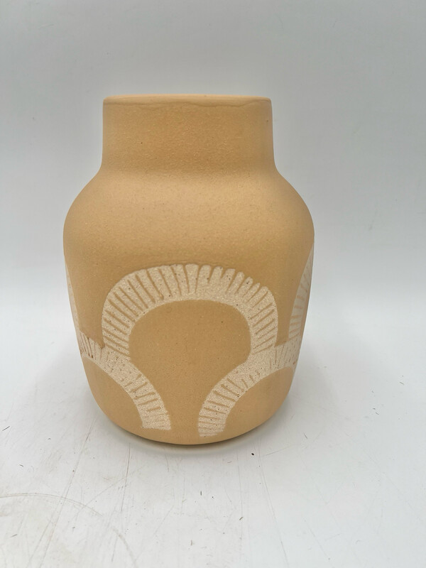 TAN CIRCLE EMBOSS VASE 8"