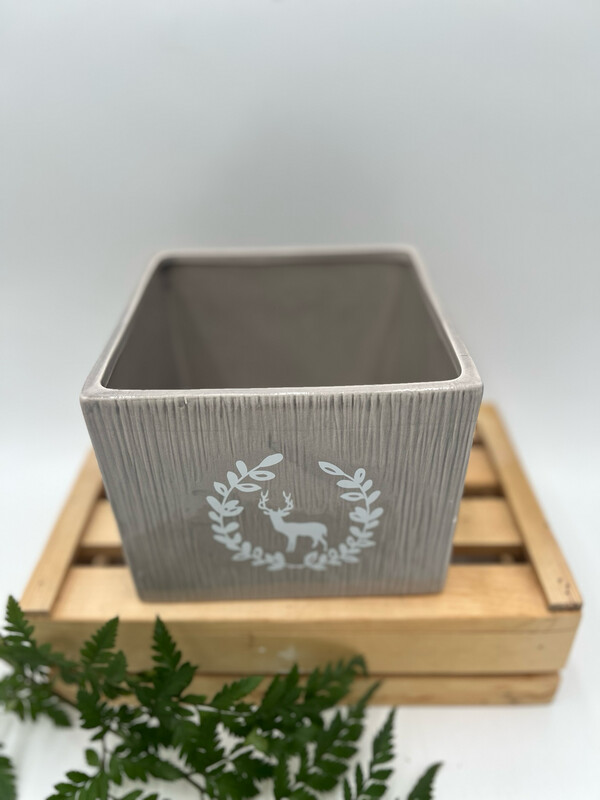 GREY WOODGRAIN FINISH W/ WHITE DEER 6.5"