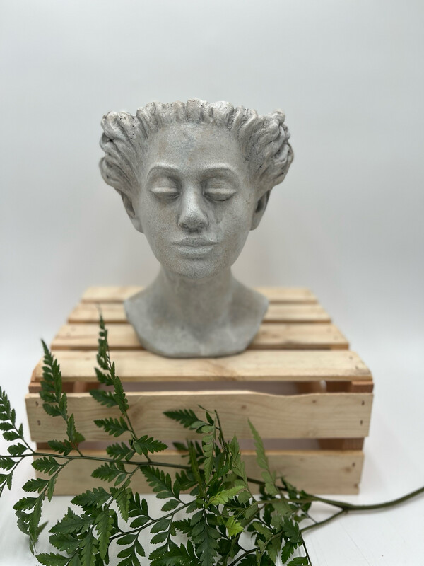 MEDUSA WOMAN WITHBLOWING HAIR 6"