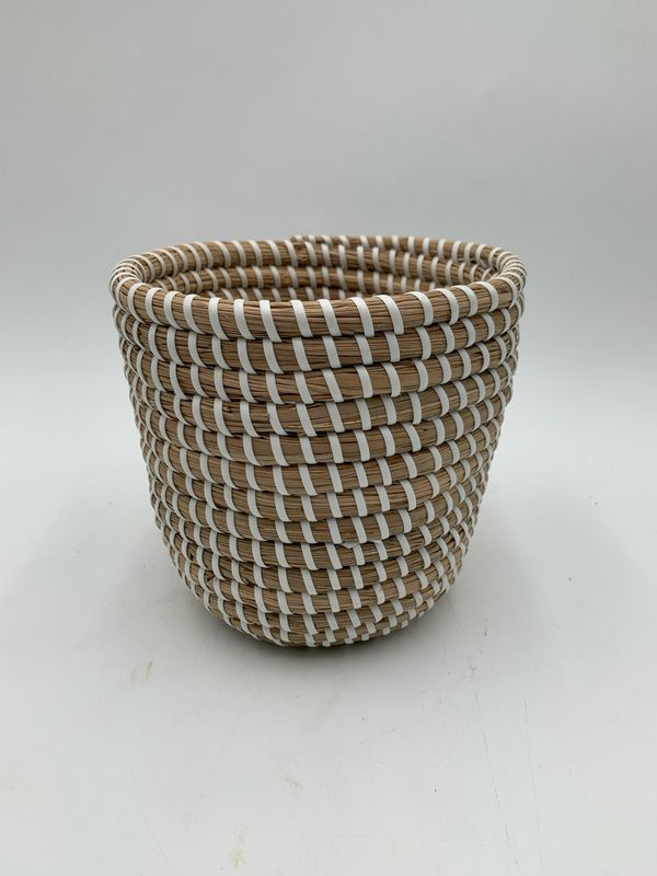 VILLAGE WHITE BASKET PLANTER 5"