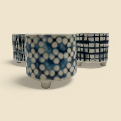 BLUE & WHITE PATTERNED POT 5"