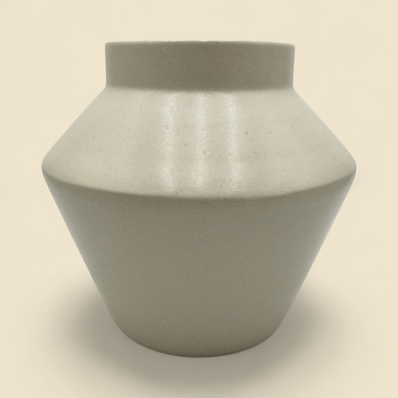 ROUNDED DIAMOND SAND PLANTER 10" H