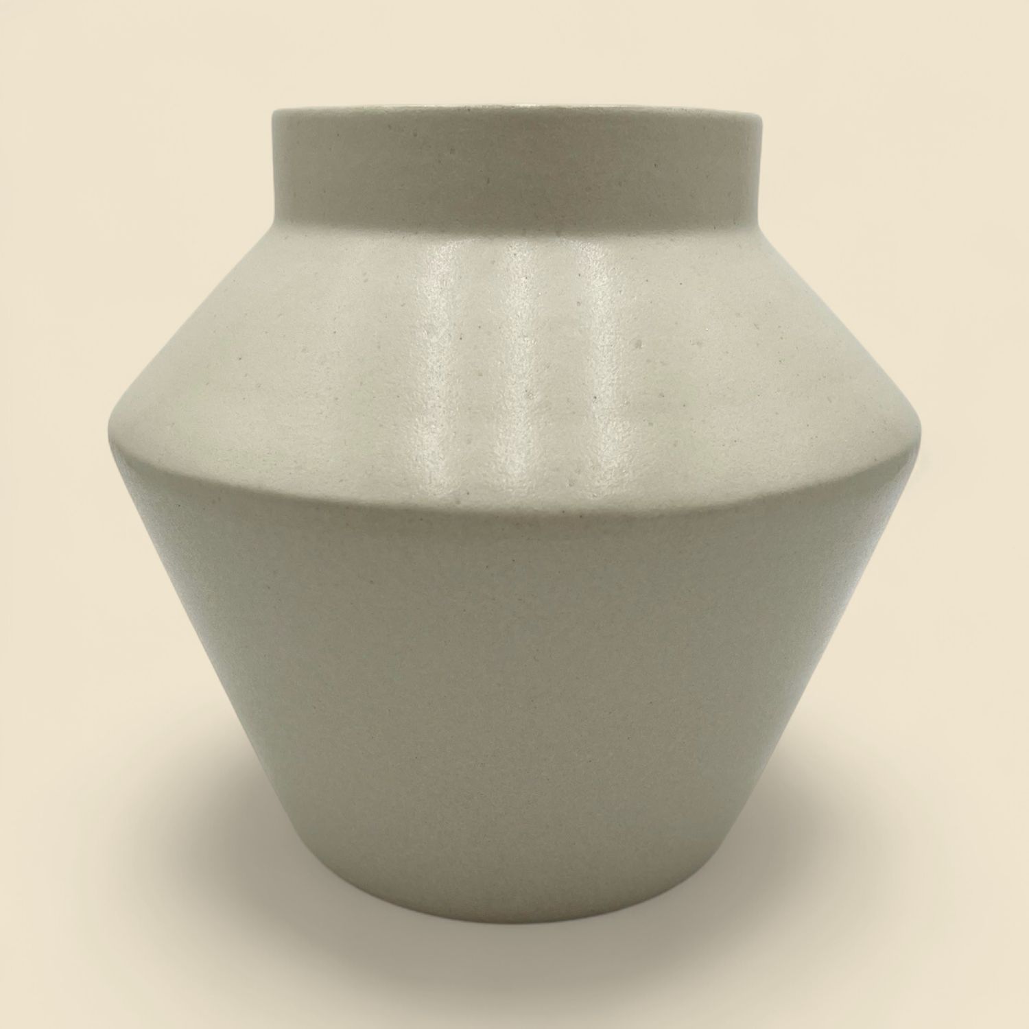 ROUNDED DIAMOND SAND PLANTER 10" H