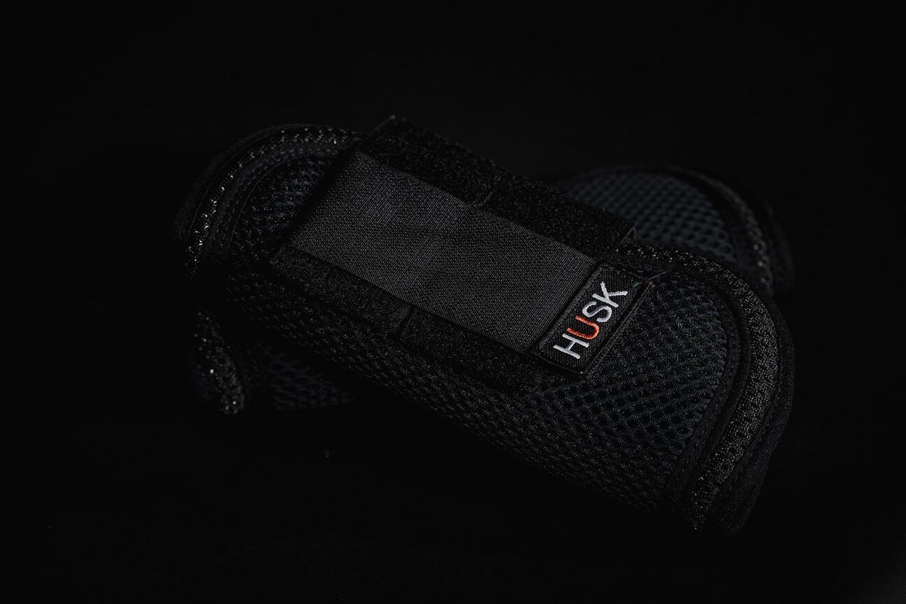 HUSK Shock Air Tendon Horse Boots