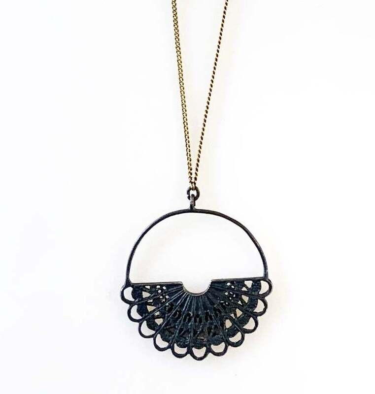 Fan Necklace "Basket"