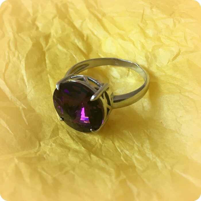 "The Inner Space" Ring with Crystal