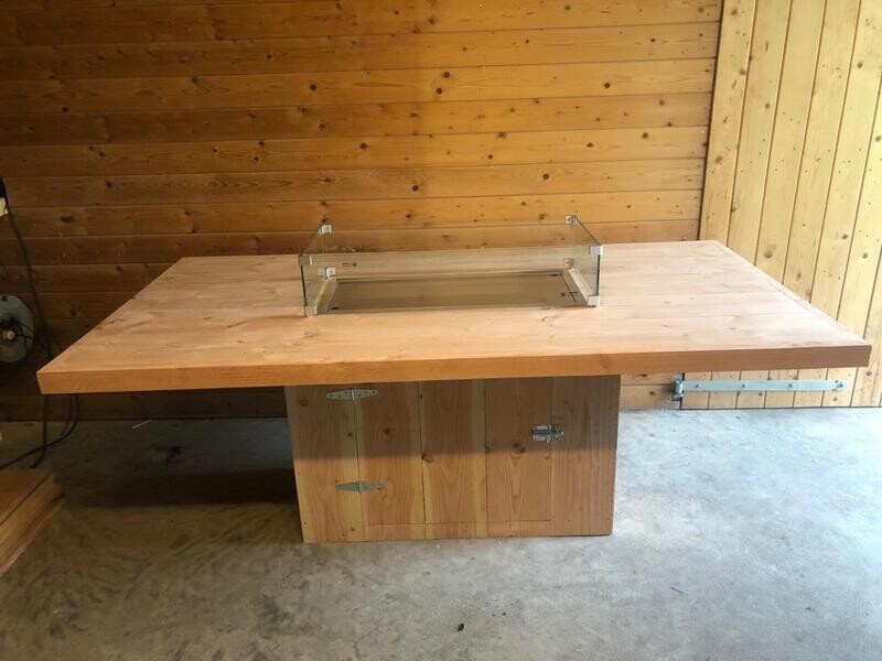 Eettafel met inbouwbrander