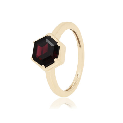 9ct Yellow Gold Garnet Ring 9ct Yellow Gold Garnet Ring