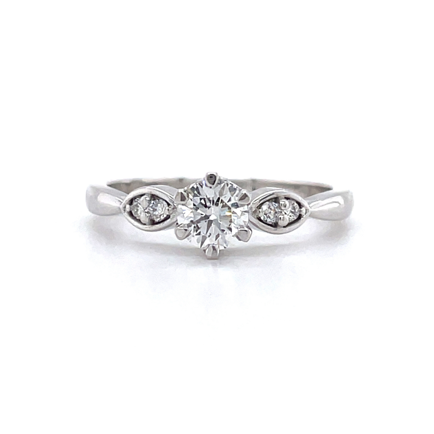 18ct White Gold Round Lab Grown Diamond Engagement Ring 18ct White Gold Round Lab Grown Diamond Engagement Ring