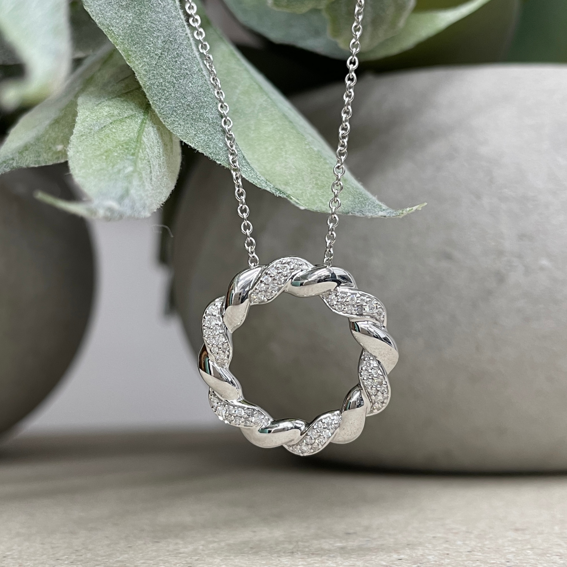 9W Diamond Twist Circle Pendant & Chain