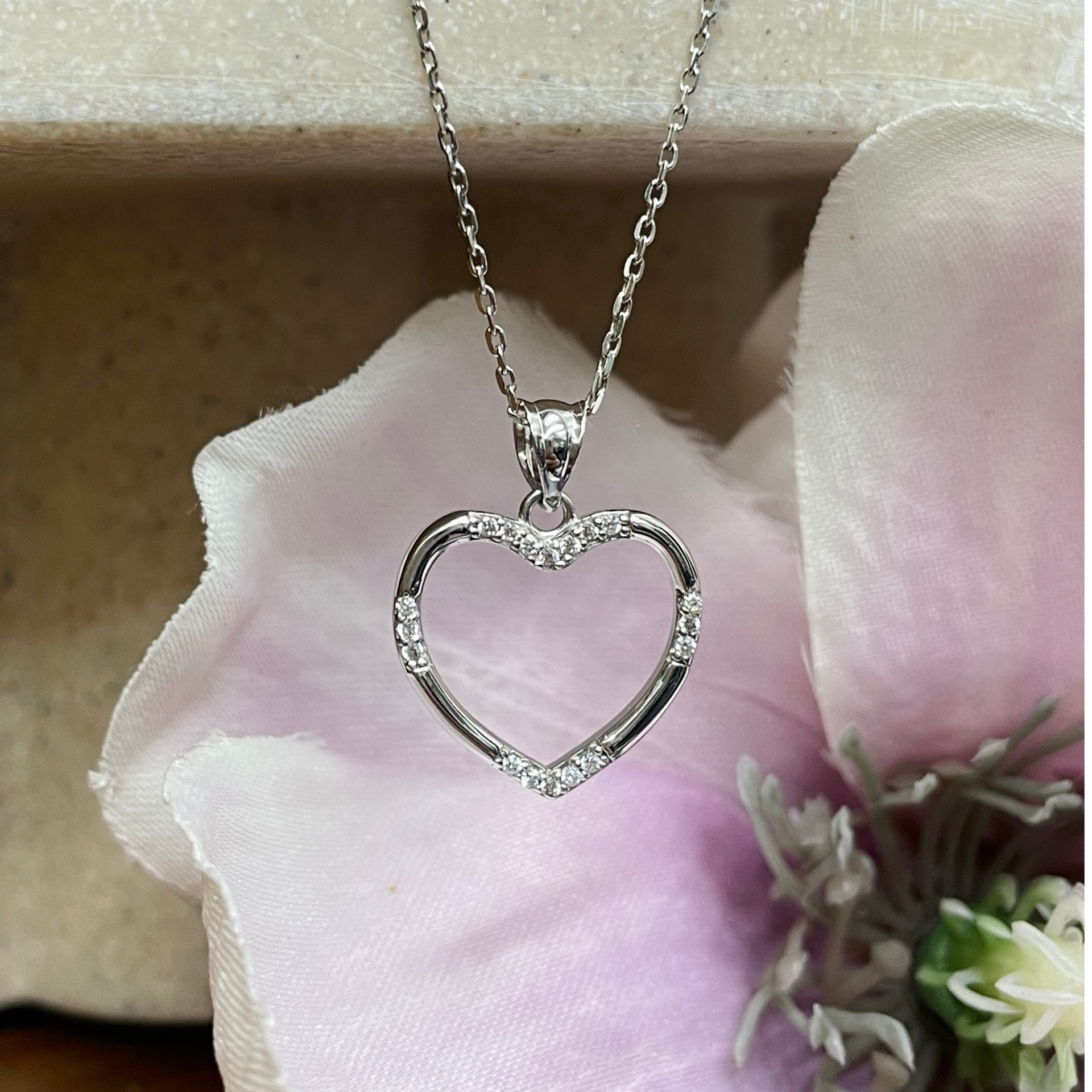 9W CZ Set Heart Pendant