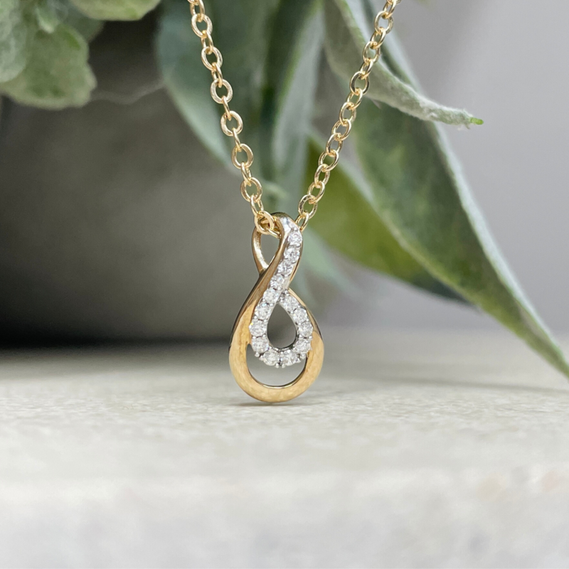 9Y Diamond Set Teardrop Pendant