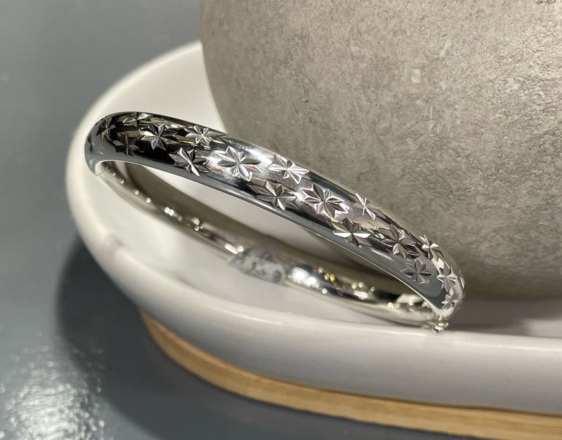 Sterling Silver Diamond Cut Star Pattern Hinged Bangle