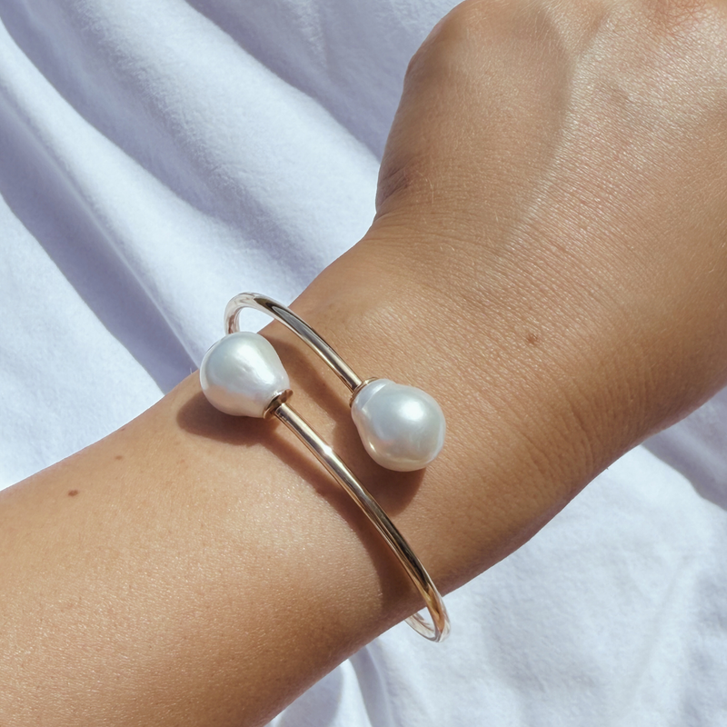 9ct Yellow Gold Riveria Pearl Bangle 9ct Yellow Gold Riveria Pearl Bangle
