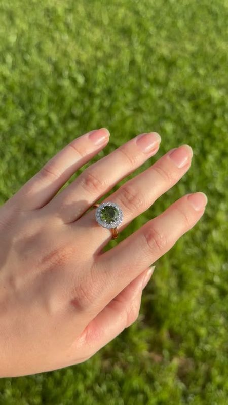 18ct Yellow Gold Green Tourmaline & Diamond Ring