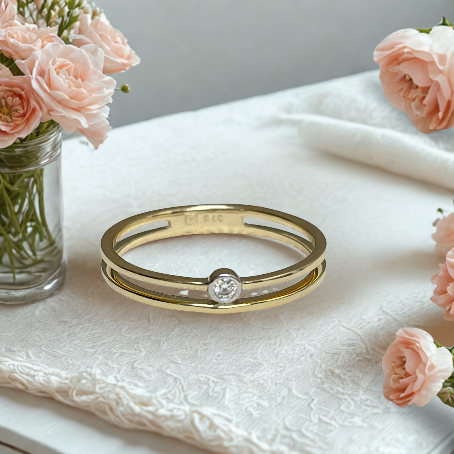 9ct Yellow Gold Split Band Diamond Ring