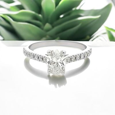 18ct White Gold Oval Cut Diamond Engagement Ring TDW = 0.91ct