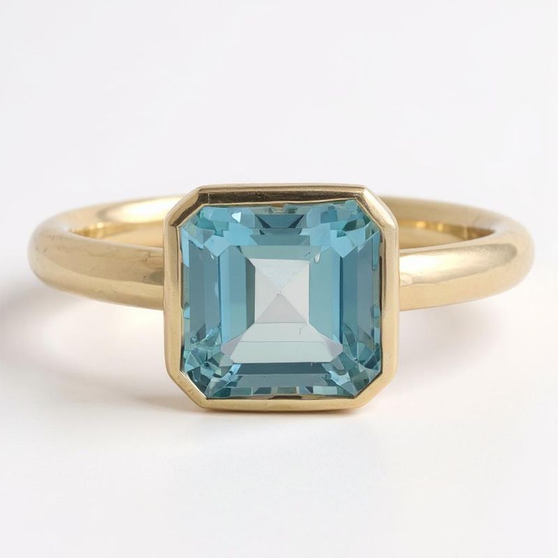 9ct Yellow Gold Blue Topaz Ring