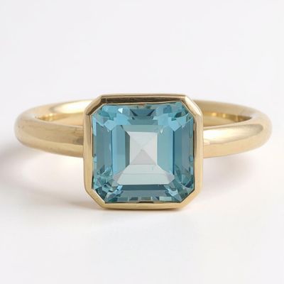 9ct Yellow Gold Blue Topaz Ring