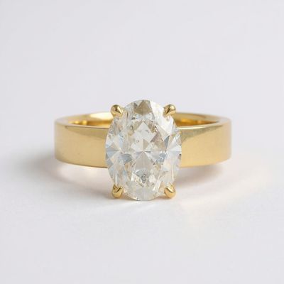 18Y Solitaire Oval Cut Diamond Ring