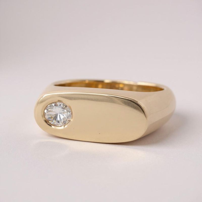 9Y Long Oval "Äimee" Diamond Set Signet Ring