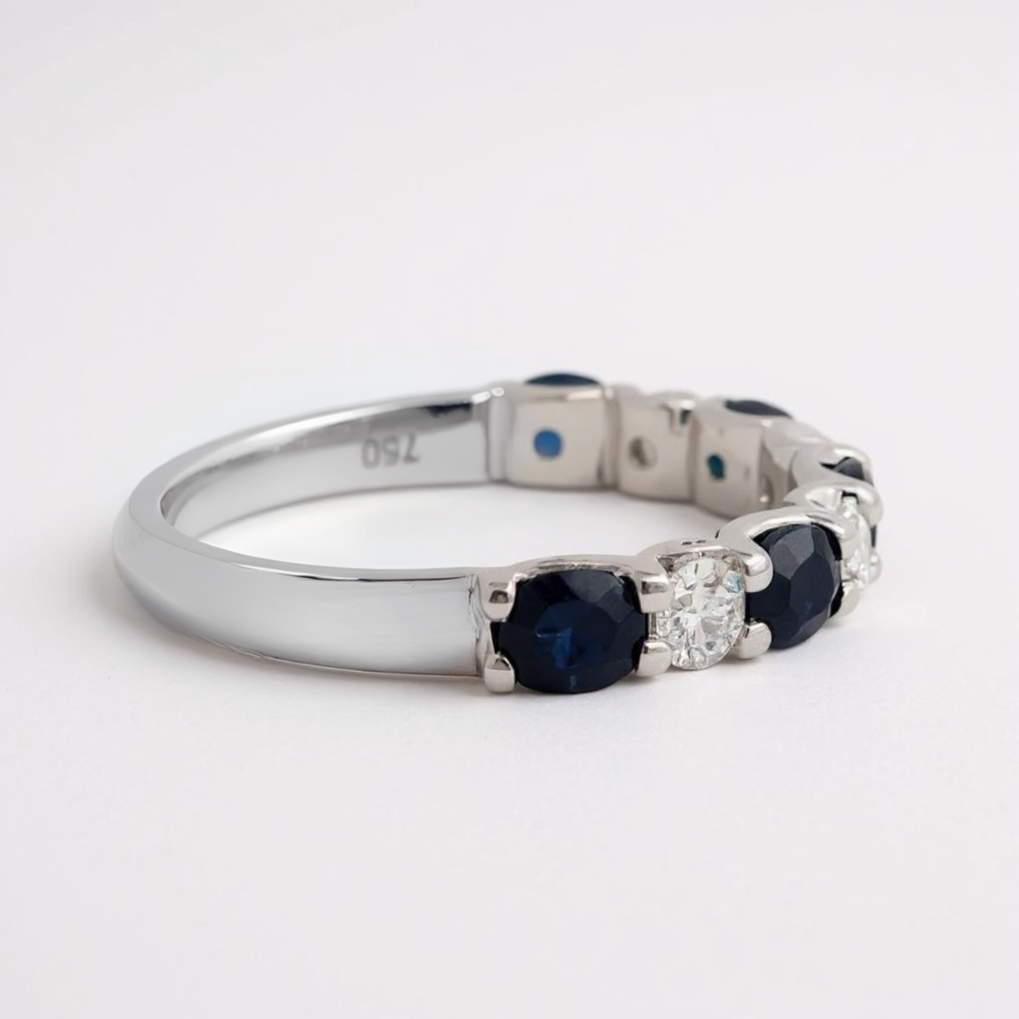 18ct WG Sapphire & Diamond Ring