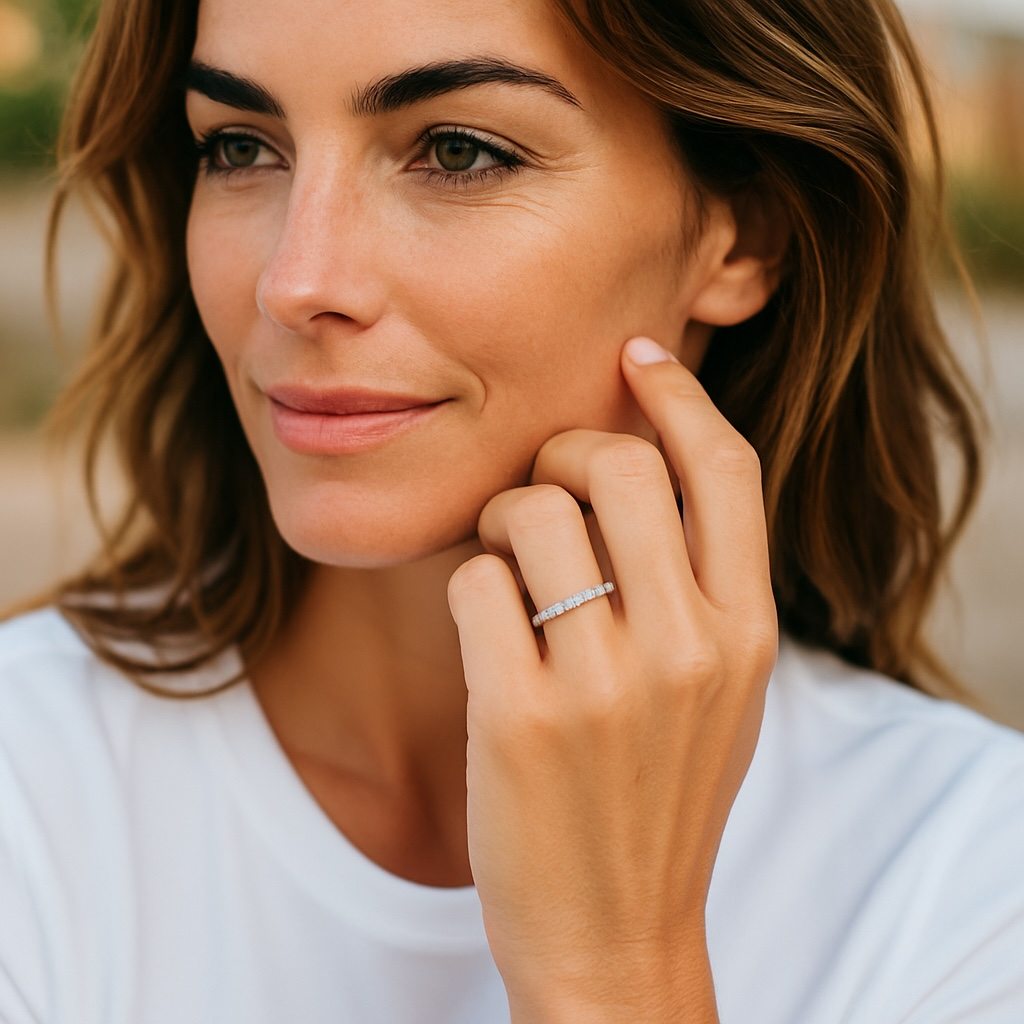 18ct Gold Fine Scallop Claw Set Diamond Ring (18 = 0.20ct)