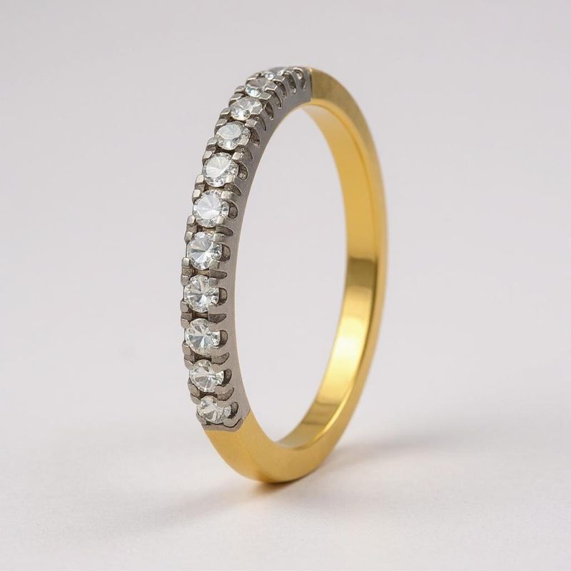 18ct 2-tone Scallop Claw Set Diamond Ring (0.26ct/2pts)