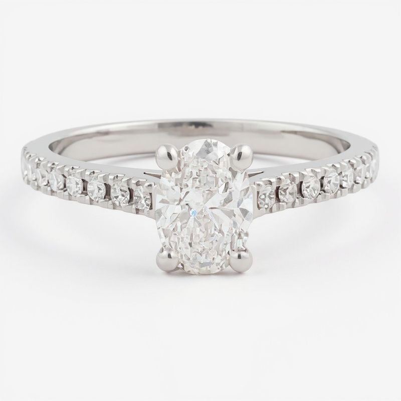 18ct White Gold Oval Cut Diamond Engagement Ring TDW = 0.91ct