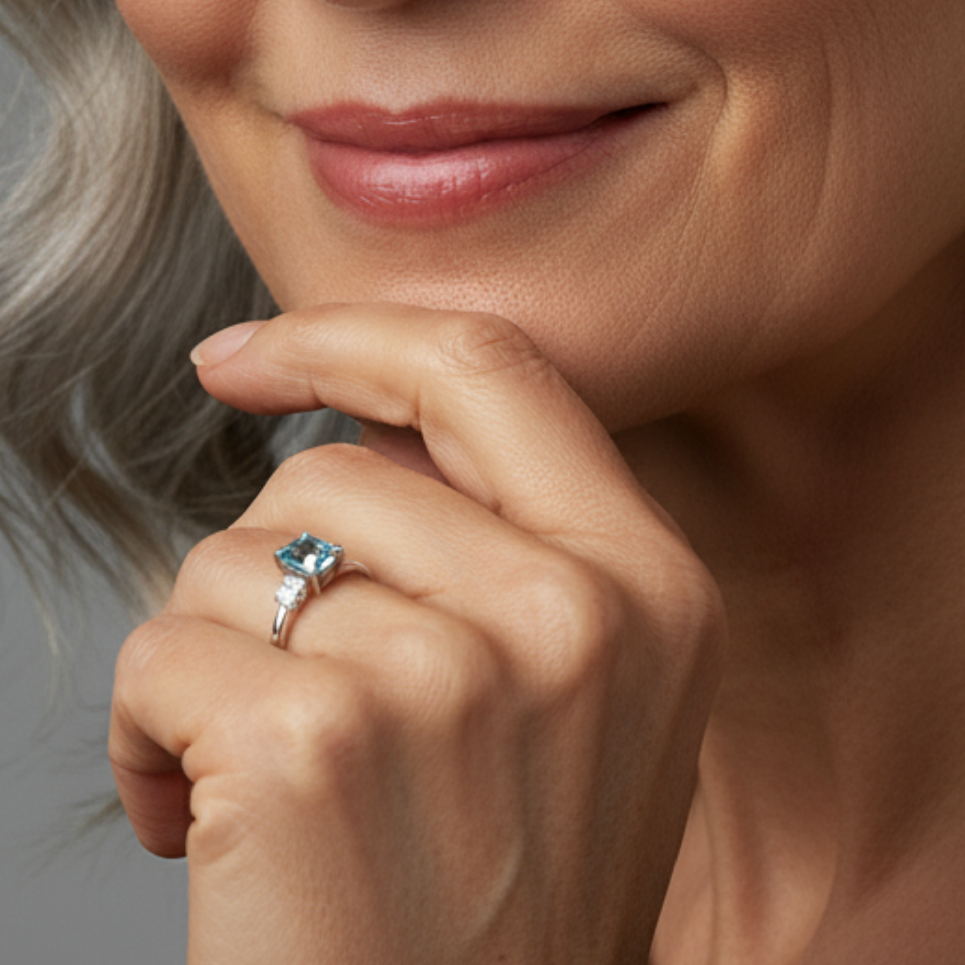 18ct White Gold Aquamarine & Diamond Ring