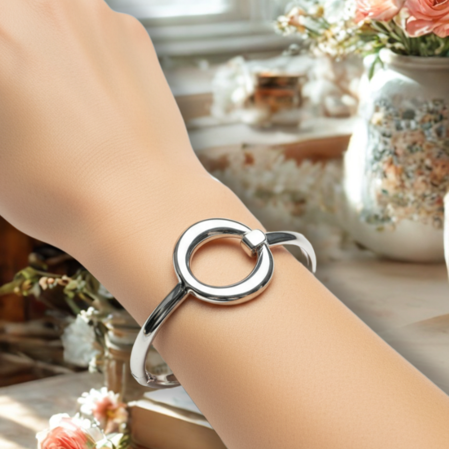 Sterling Silver Contemporary Open Circle Bangle.