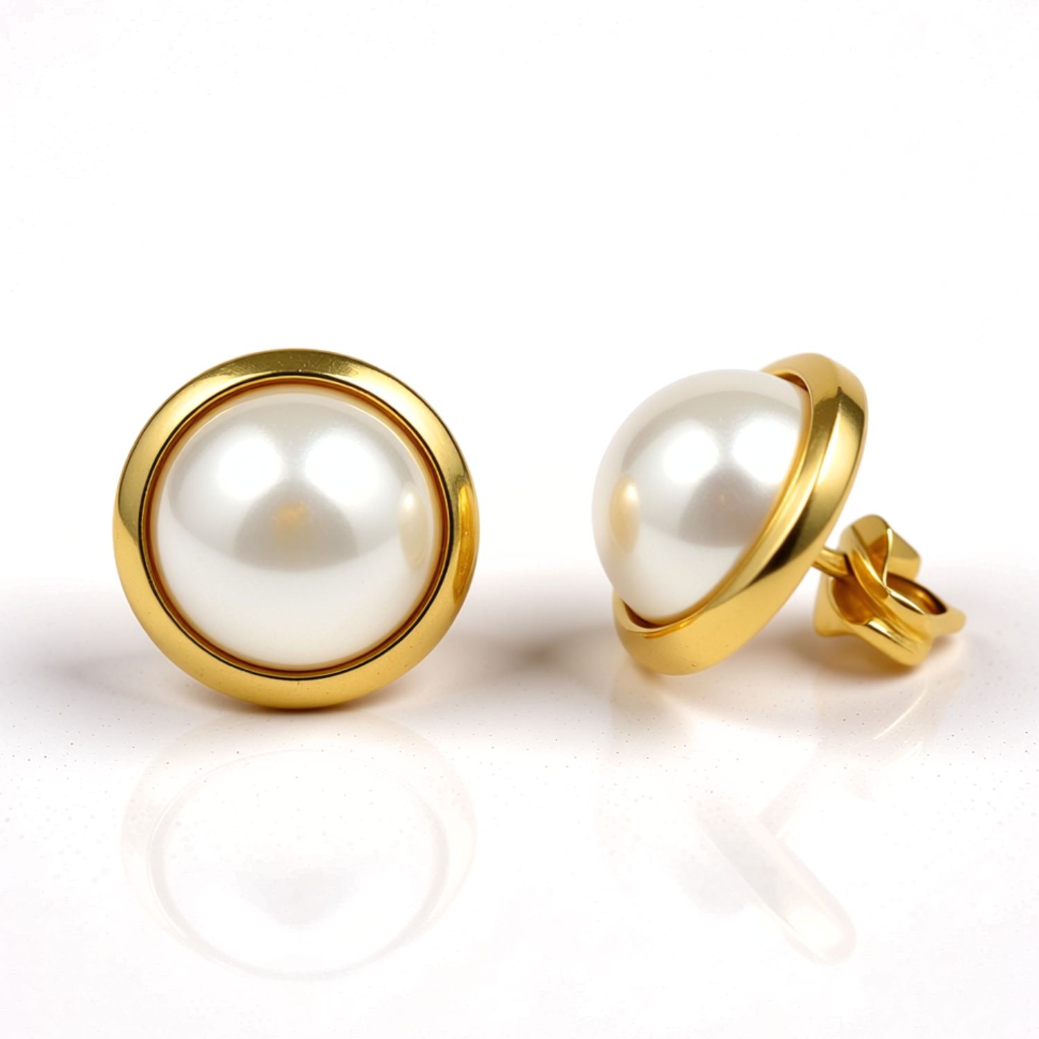 9ct Gold Mabe Pearl Stud Earrings 9ct Gold Mabe Pearl Stud Earrings