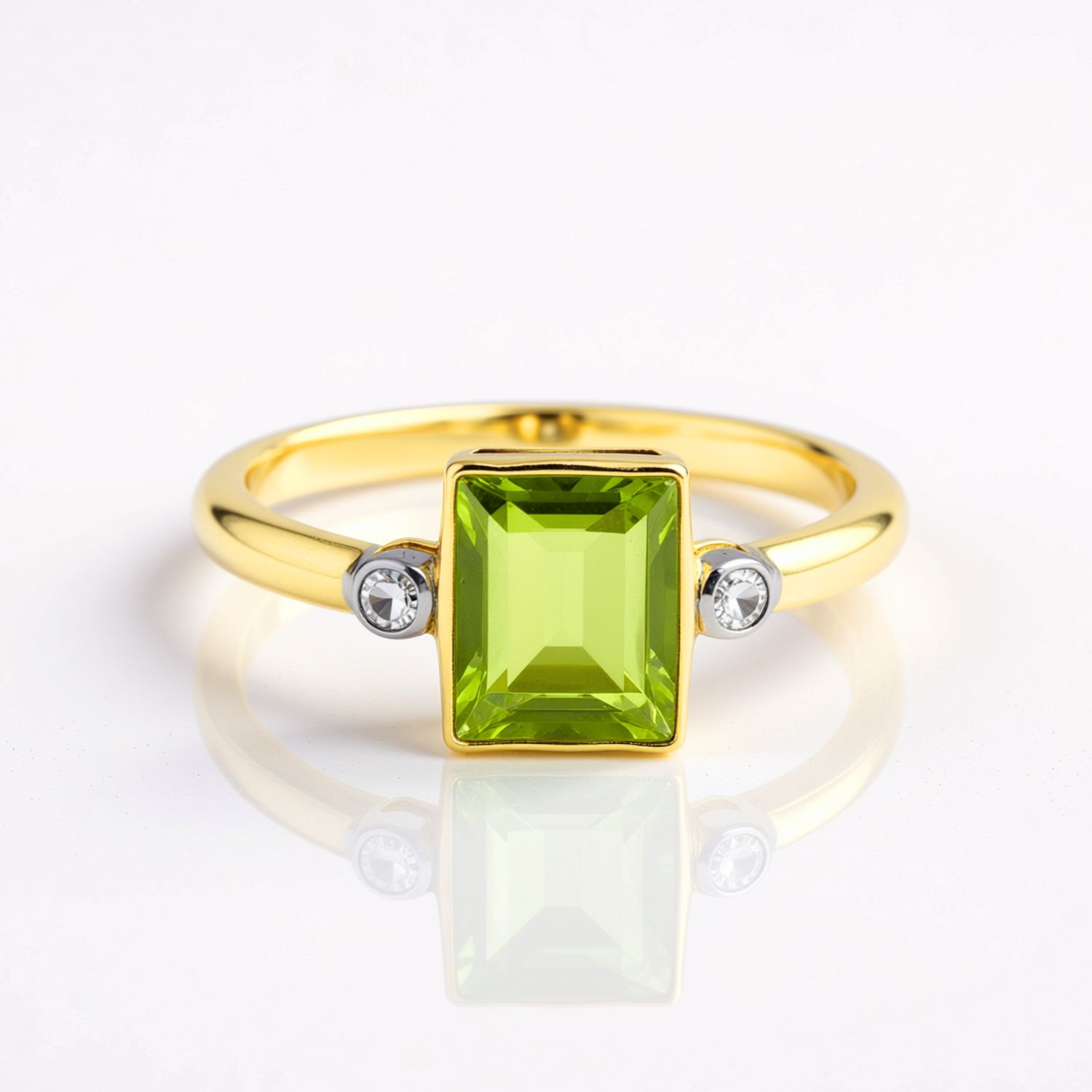9ct Yellow Peridot & Diamond Ring 9ct Yellow Peridot & Diamond Ring
