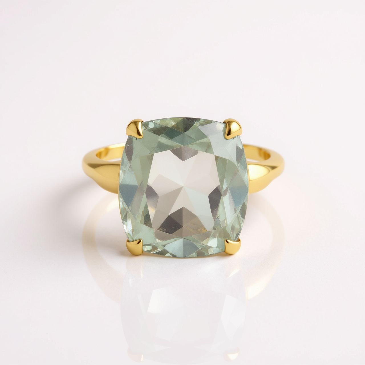 9ct Yellow Gold Green Amethyst Cocktail Ring 9ct Yellow Gold Green Amethyst Cocktail Ring