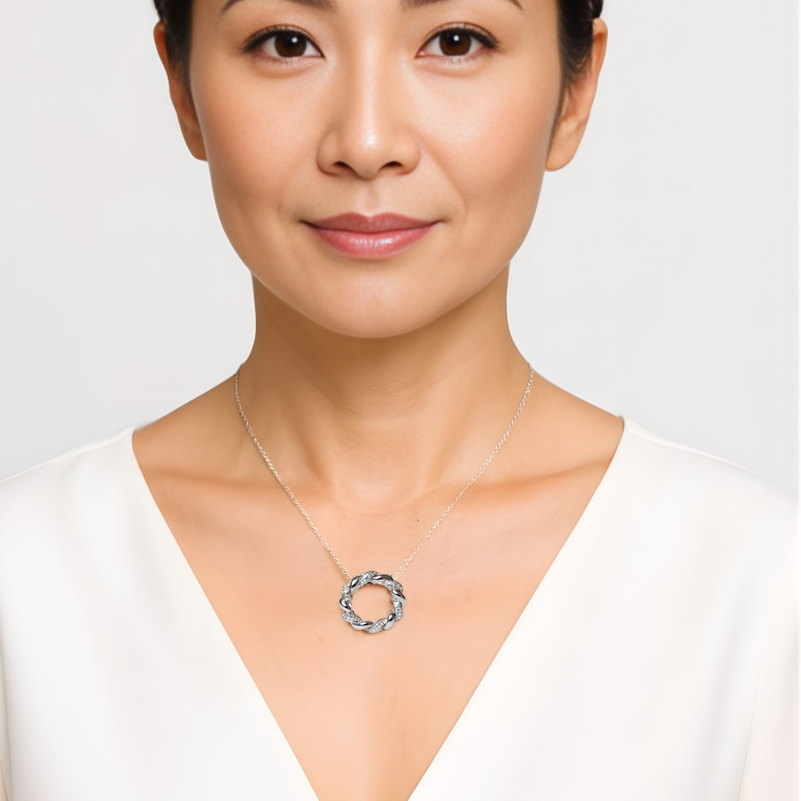 9W Diamond Twist Circle Pendant & Chain