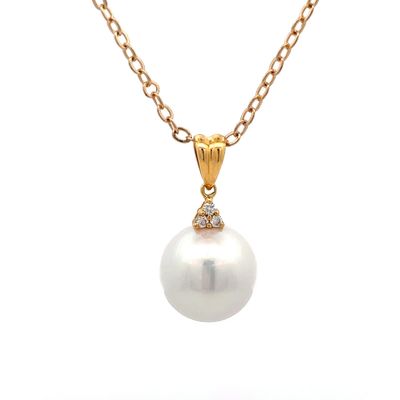 9ct Yellow Gold Diamond & Pearl Pendant