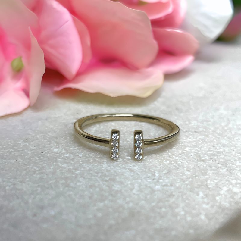 9ct Gold Double T-Bar Diamond Ring