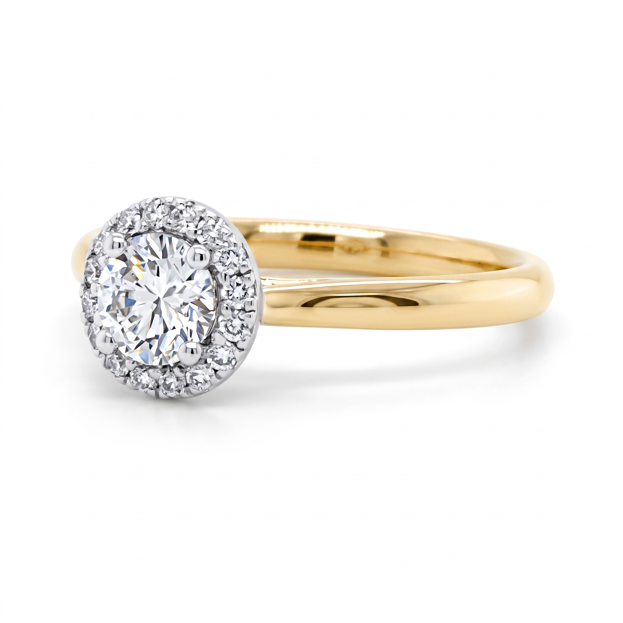 18ct Gold Round Halo Diamond Ring TDW =0.60ct