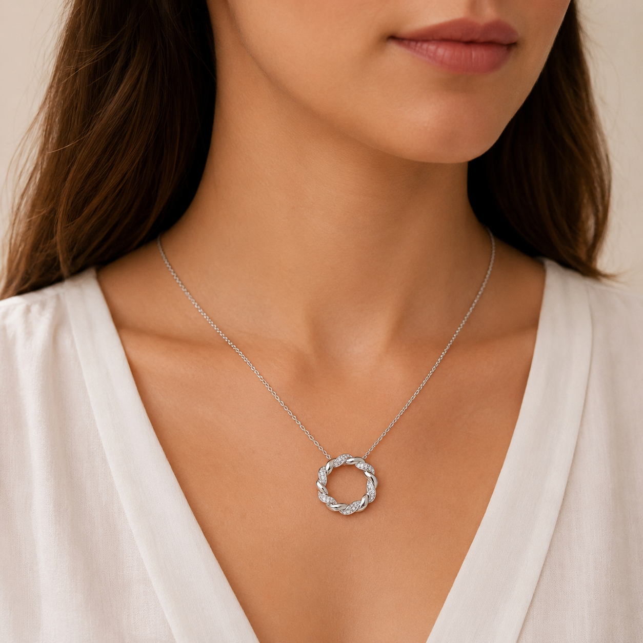 9W Interlocking Diamond Circle Pendant & Chain
