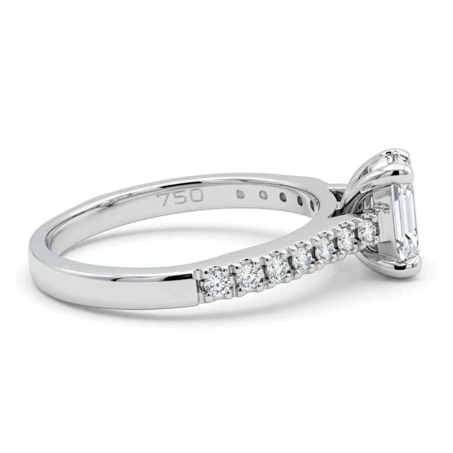 18ct White Gold Mined Oval Cut Diamond Engagement Ring