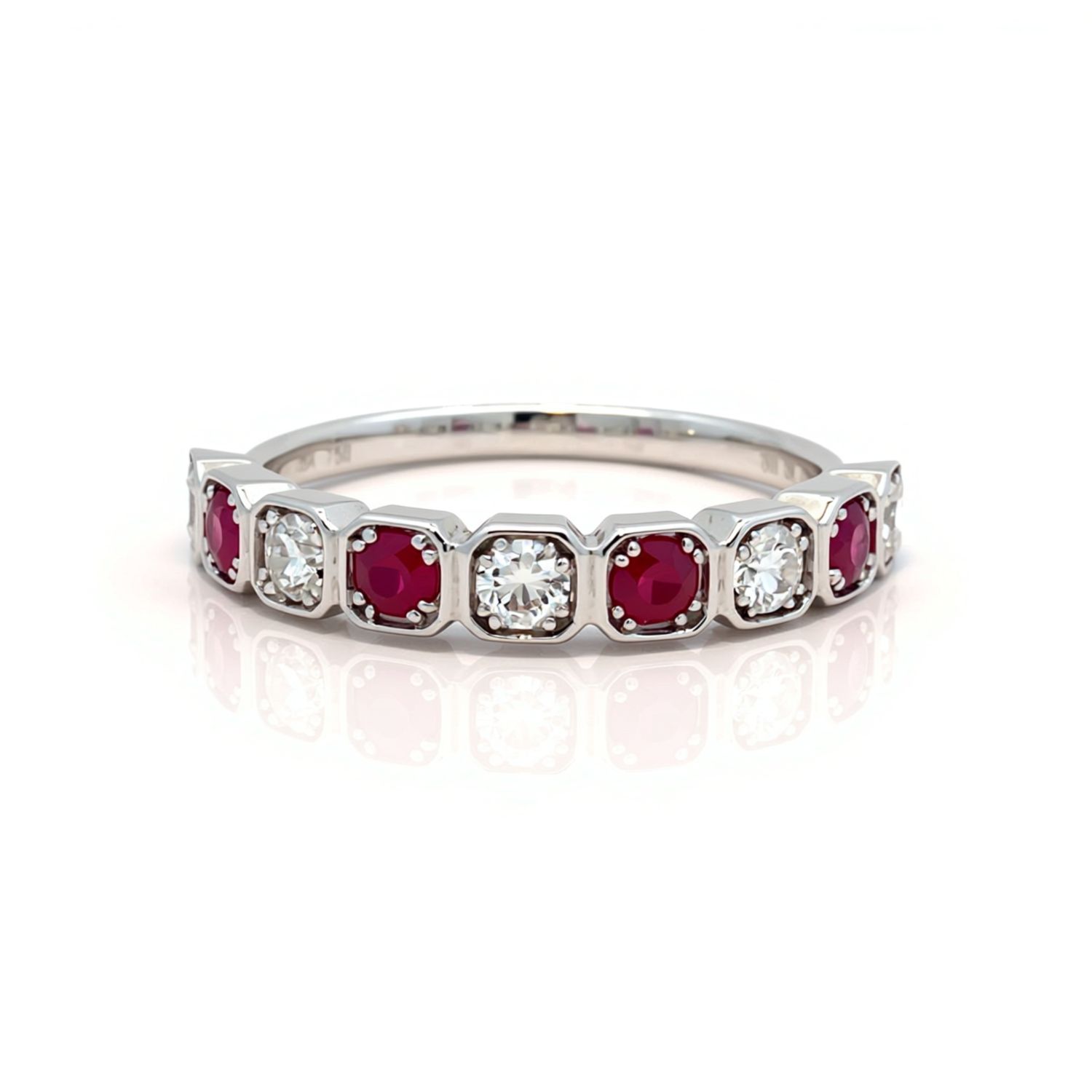 18ct White Gold Ruby & Diamond Antique design Ring 18ct White Gold Ruby & Diamond Antique design Ring