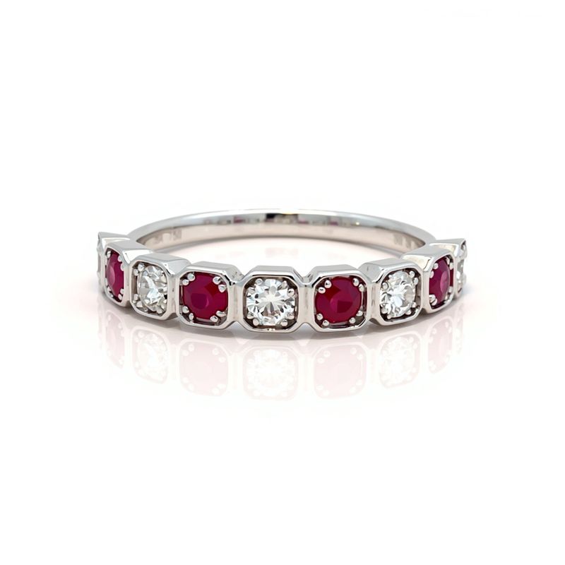 18ct White Gold Ruby & Diamond Antique Design Ring 18ct White Gold Ruby & Diamond Antique Design Ring