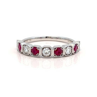 18ct White Gold Ruby & Diamond Antique design Ring 18ct White Gold Ruby & Diamond Antique design Ring