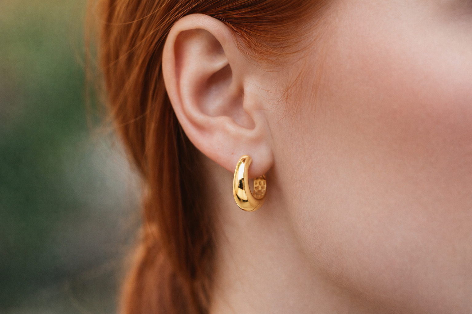 9ctGold Tapered Huggie Earrings