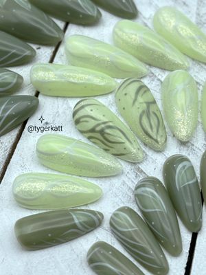 Aspen - Med. Almond, Smooth &amp; Glossy